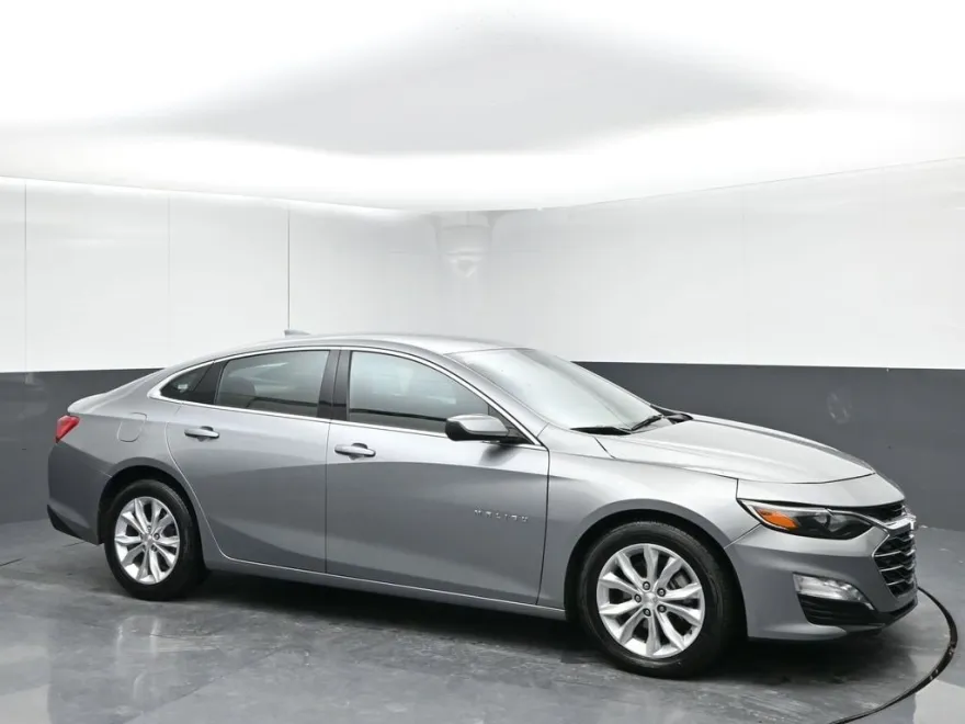 2023 Chevrolet Malibu photo 1