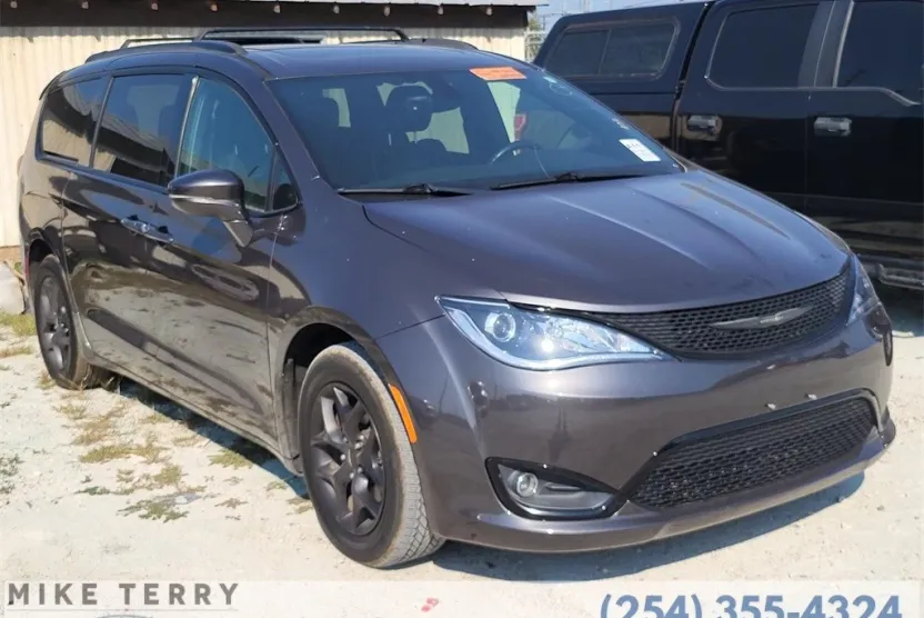 2018 Chrysler Pacifica Limited photo 1