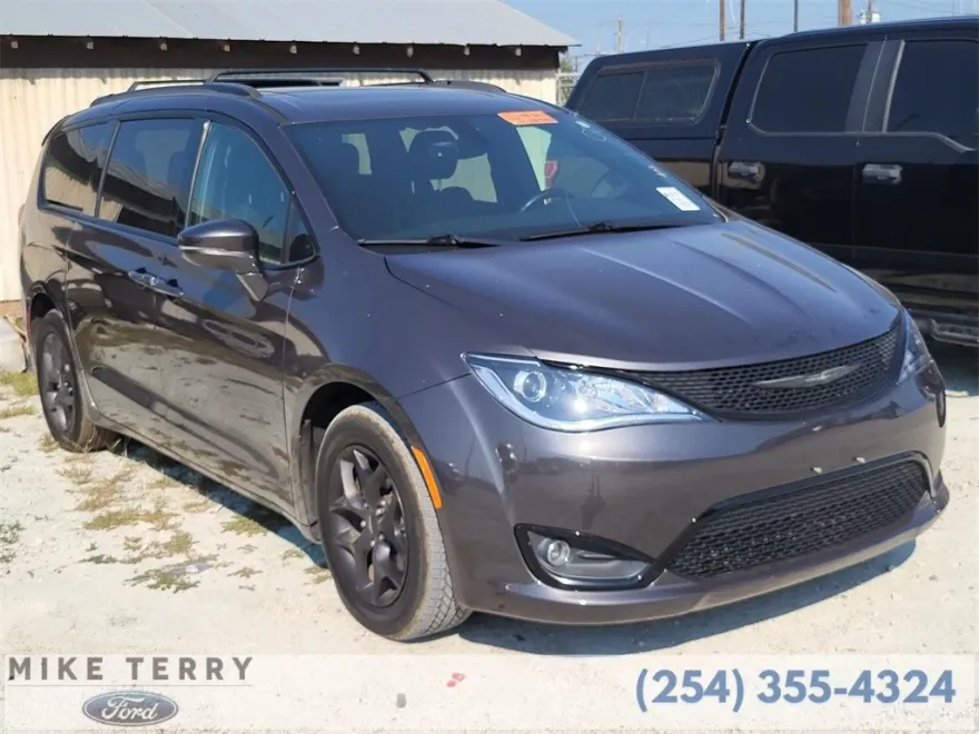2018 Chrysler Pacifica Limited photo 1