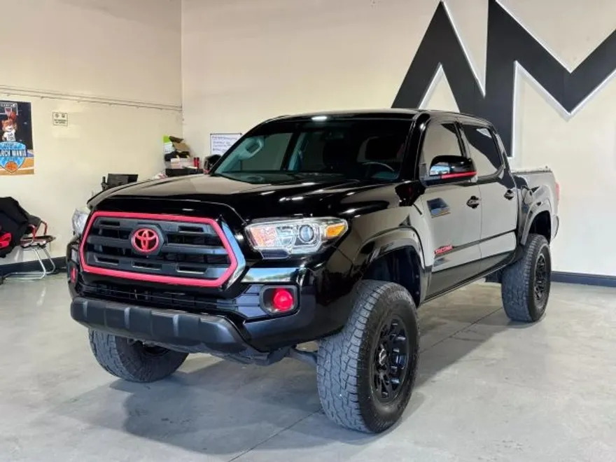 2016 Toyota Tacoma Double Cab SR5 photo 1