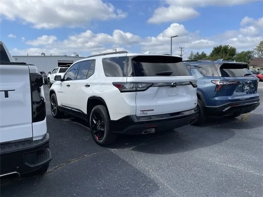 2021 Chevrolet Traverse Premier photo 1