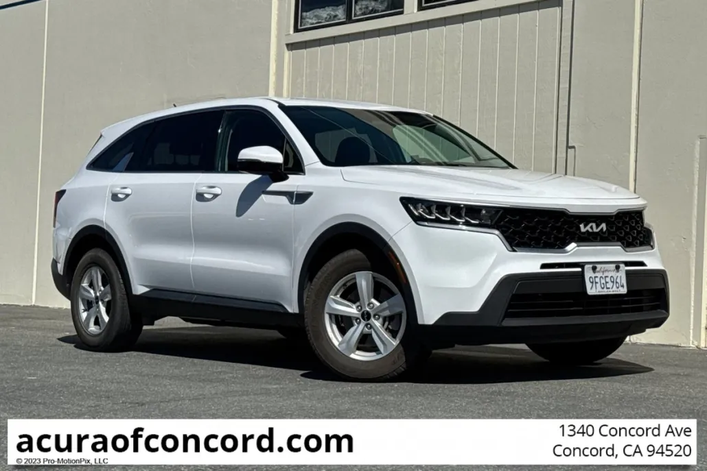 2023 Kia Sorento LX photo 1
