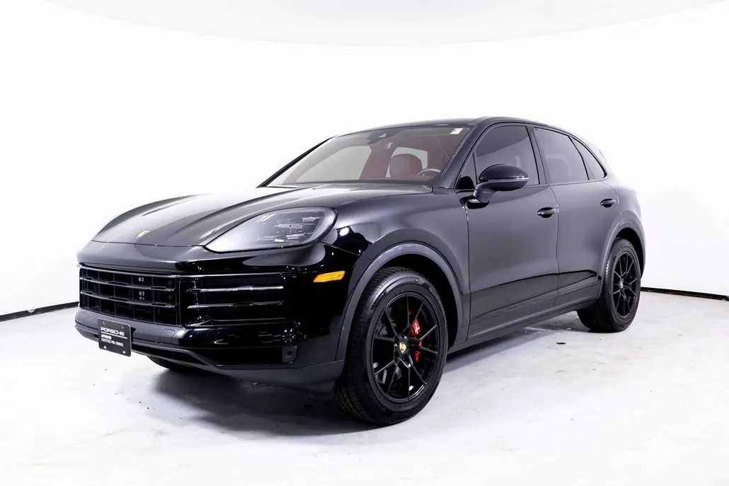 2024 Porsche Cayenne photo 1