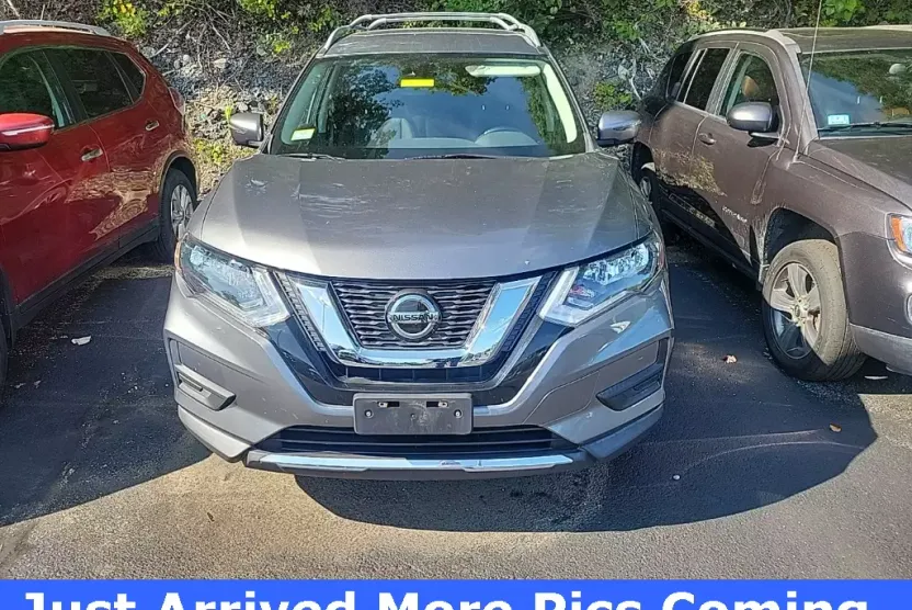 2020 Nissan Rogue SV photo 1