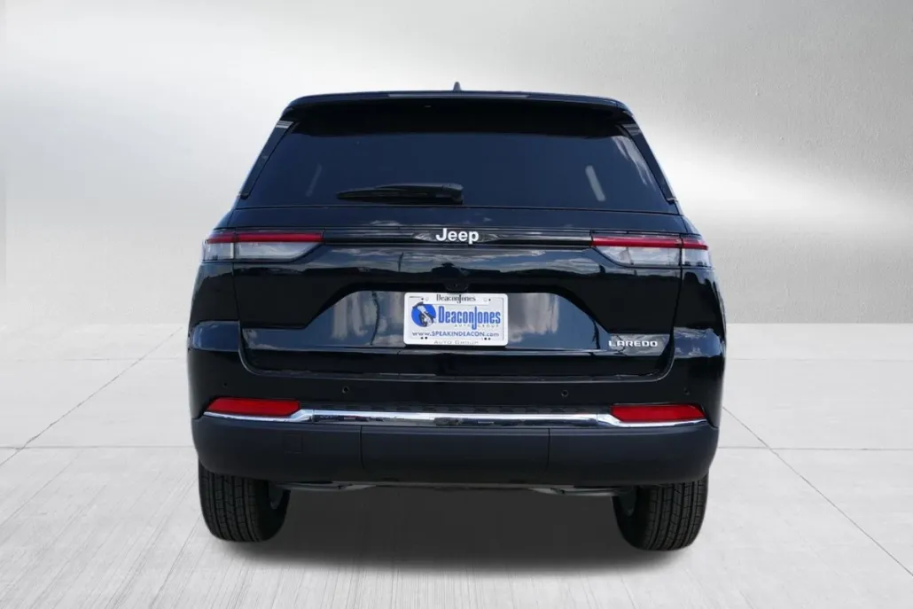 2025 Jeep Grand Cherokee Laredo photo 1