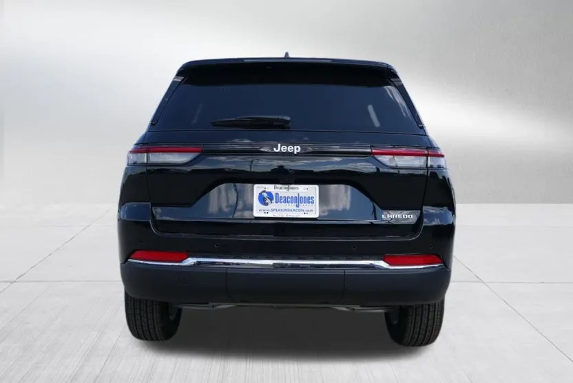 2025 Jeep Grand Cherokee Laredo photo 1