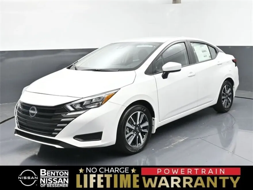 2025 Nissan Versa SV photo 1