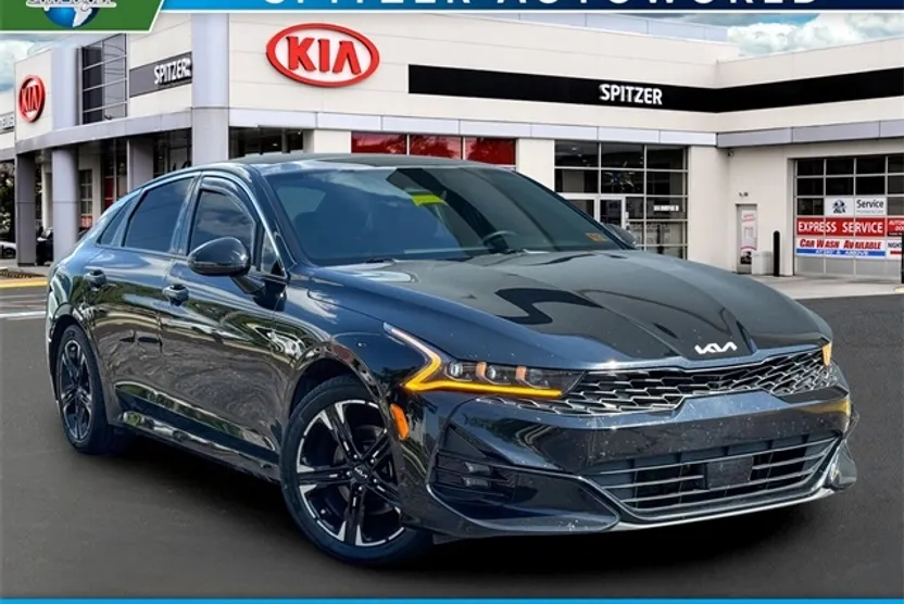 2023 Kia K5 GT-Line photo 1
