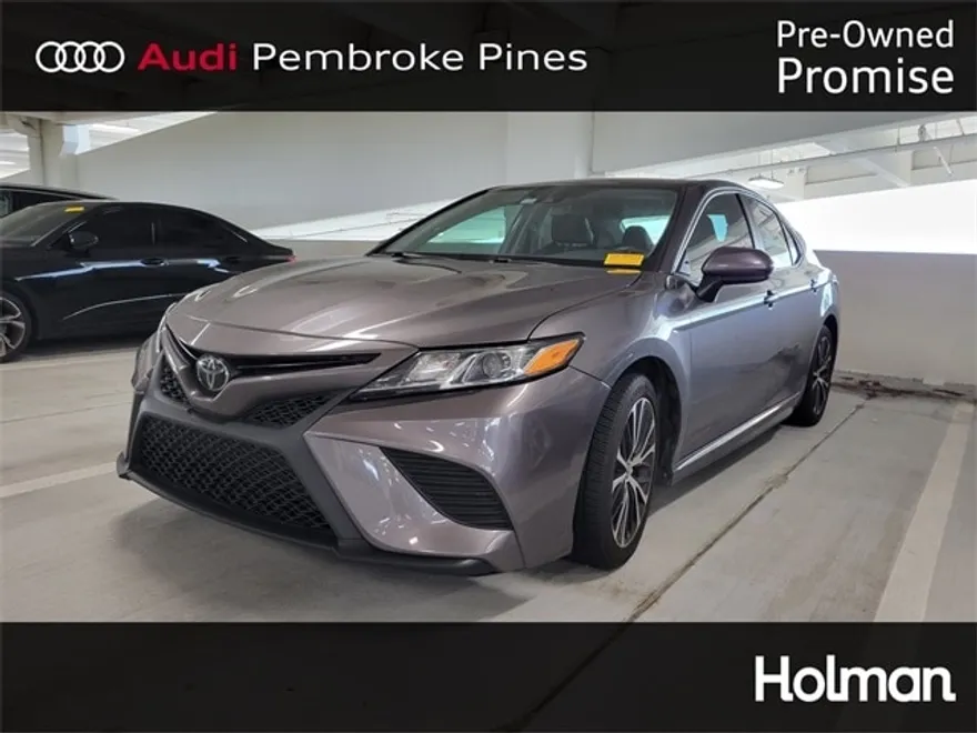 2020 Toyota Camry SE photo 1