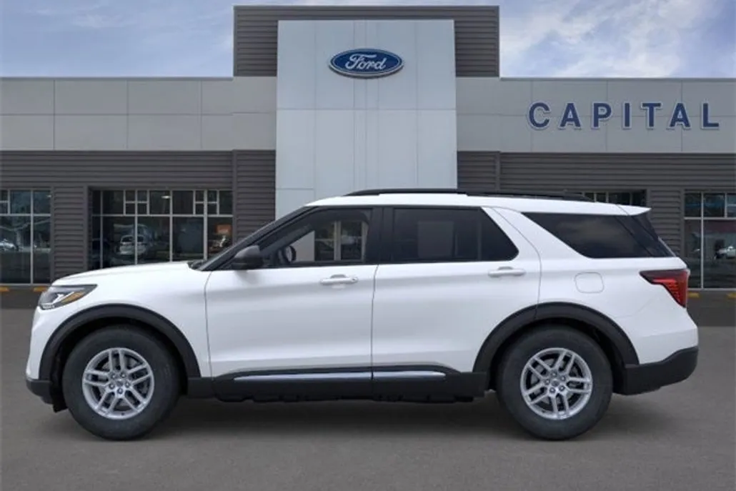 2025 Ford Explorer photo 1