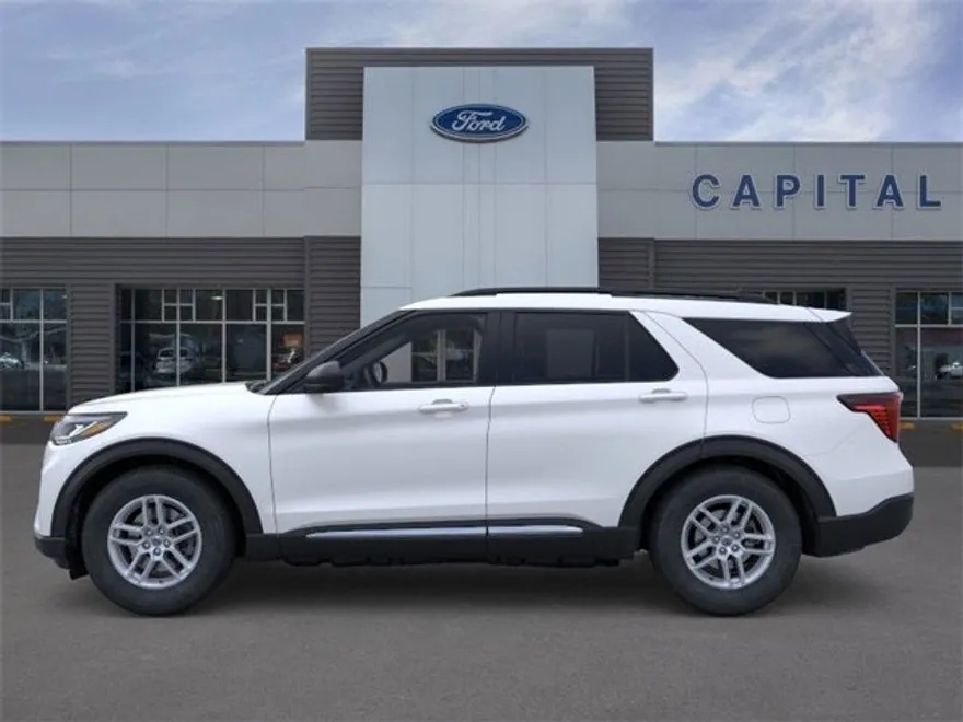 2025 Ford Explorer photo 1