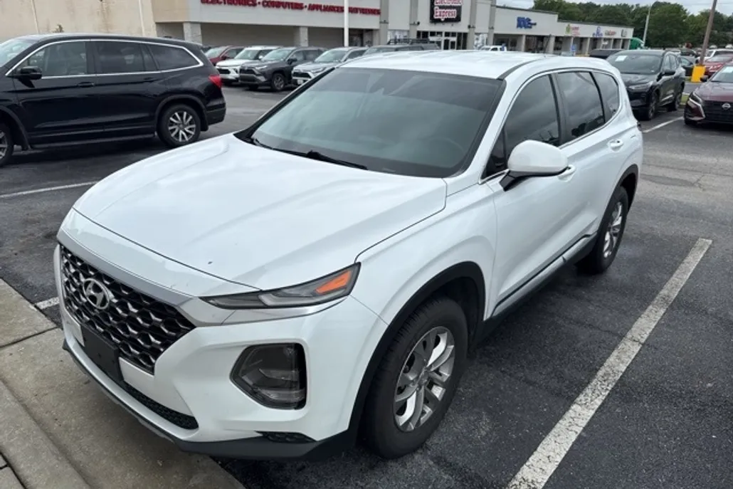 2019 Hyundai Santa Fe SE photo 1