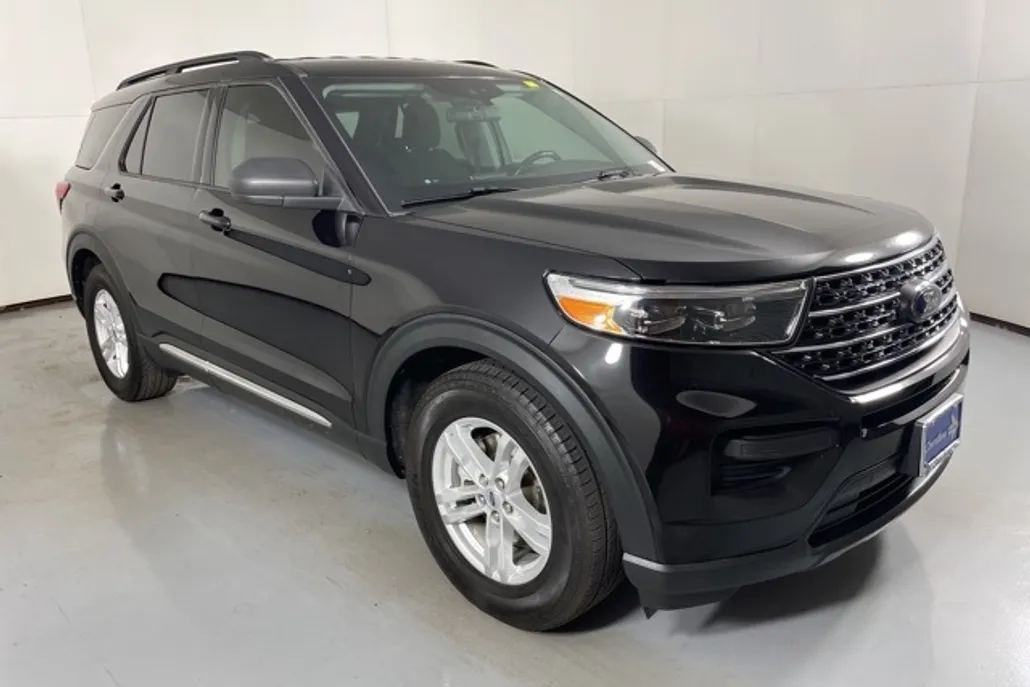 2021 Ford Explorer XLT photo 1