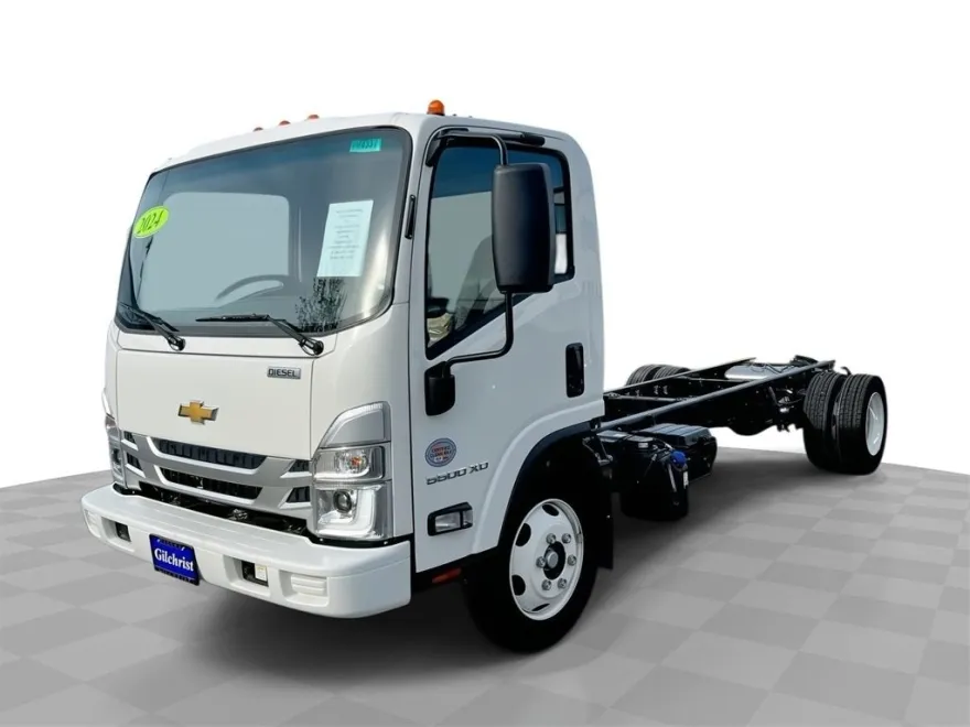 2024 Chevrolet Silverado photo 1