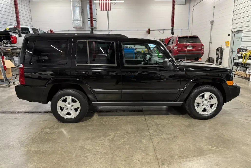 2008 Jeep Commander Sport photo 1