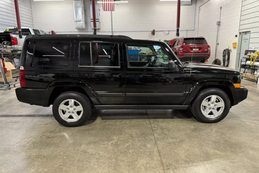 2008 Jeep Commander Sport photo 1