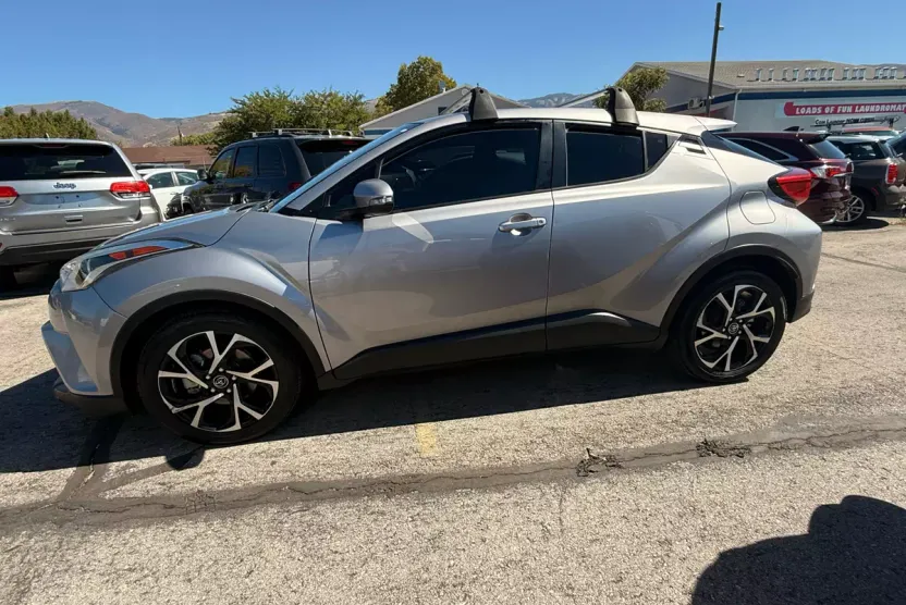2018 Toyota C-HR XLE Premium photo 1