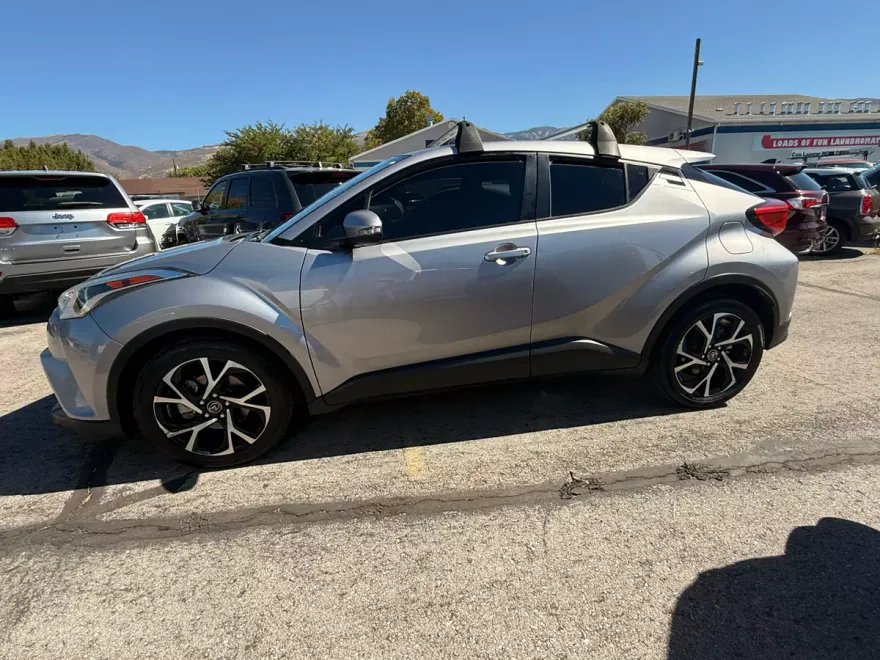 2018 Toyota C-HR XLE Premium photo 1