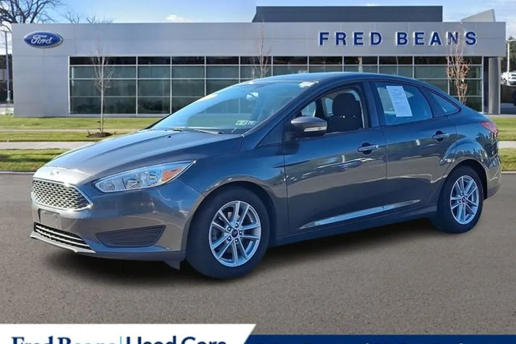 2017 Ford Focus SE photo 1