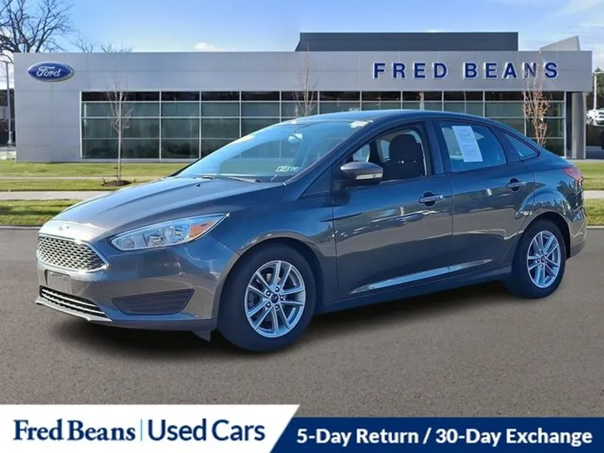 2017 Ford Focus SE photo 1