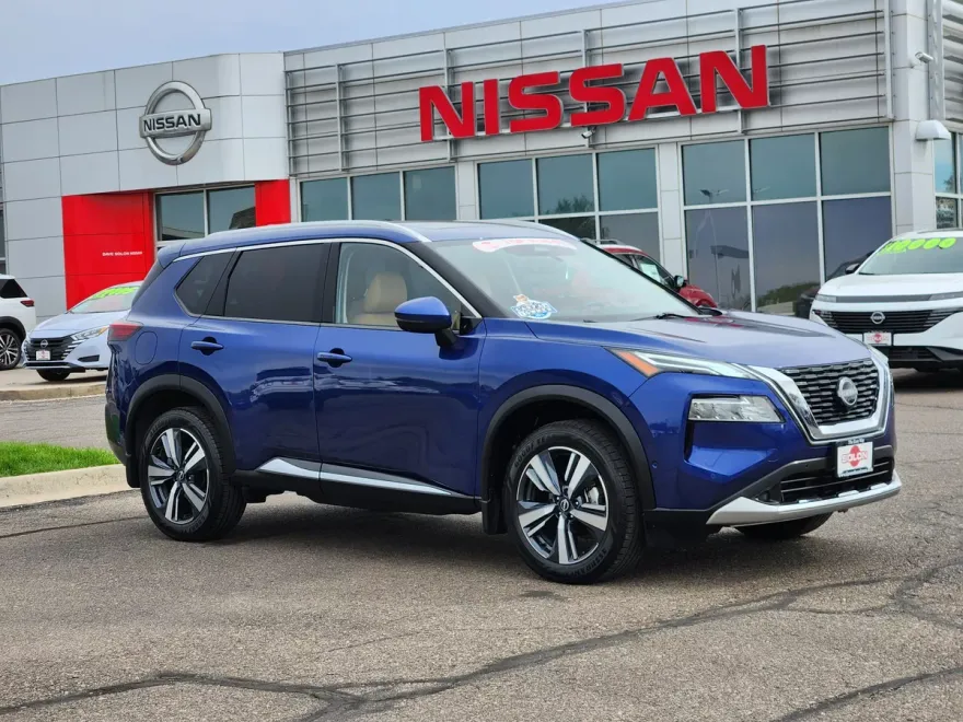 2023 Nissan Rogue Platinum photo 1