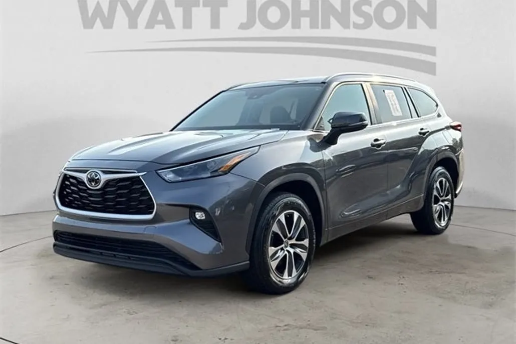 2024 Toyota Highlander XLE photo 1