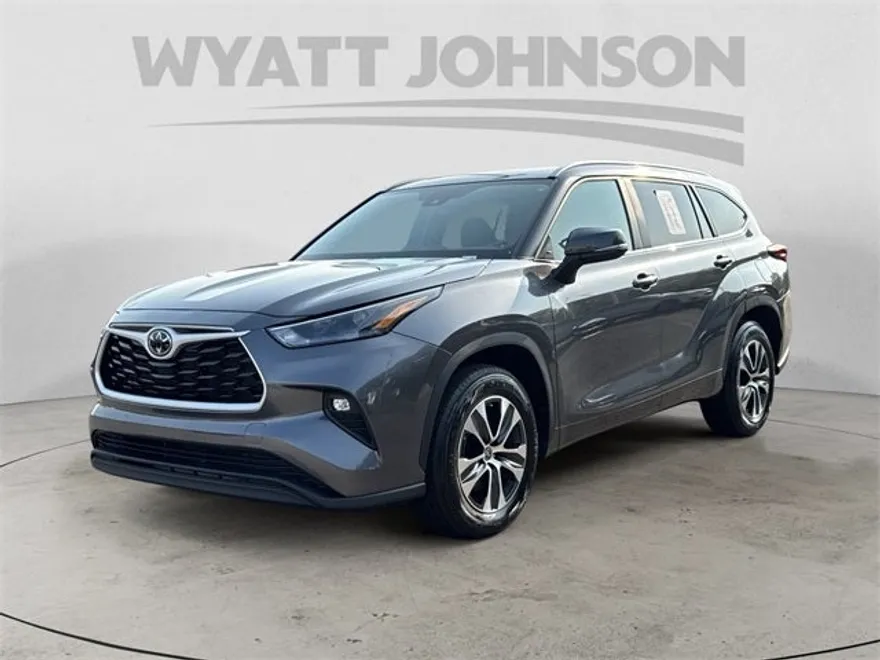 2024 Toyota Highlander XLE photo 1