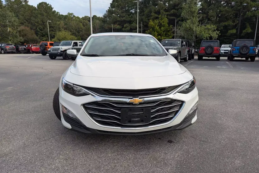 2024 Chevrolet Malibu 1LT photo 1