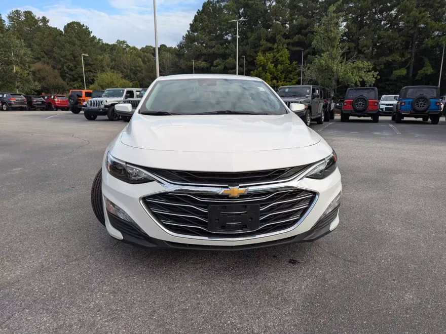 2024 Chevrolet Malibu 1LT photo 1