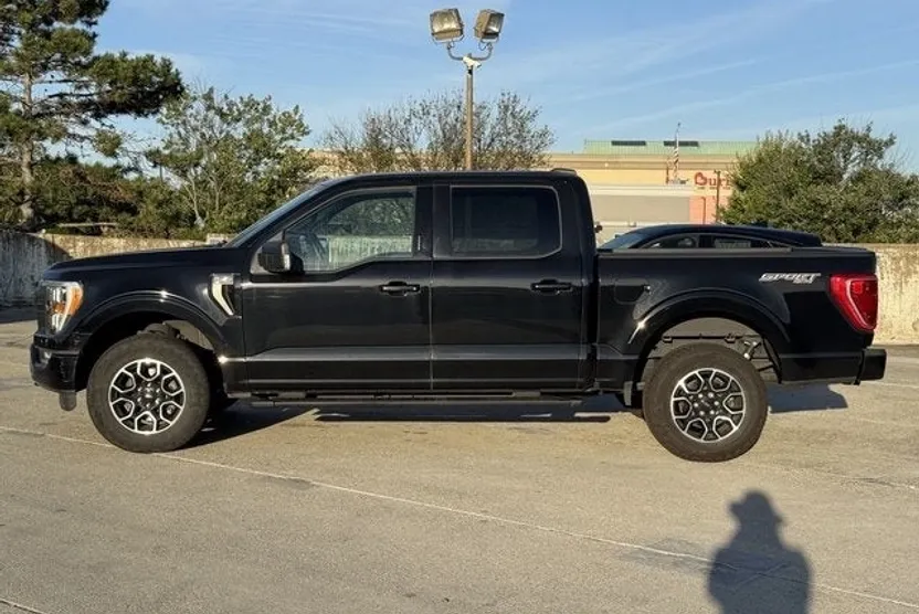 2023 Ford F-150 XLT photo 1