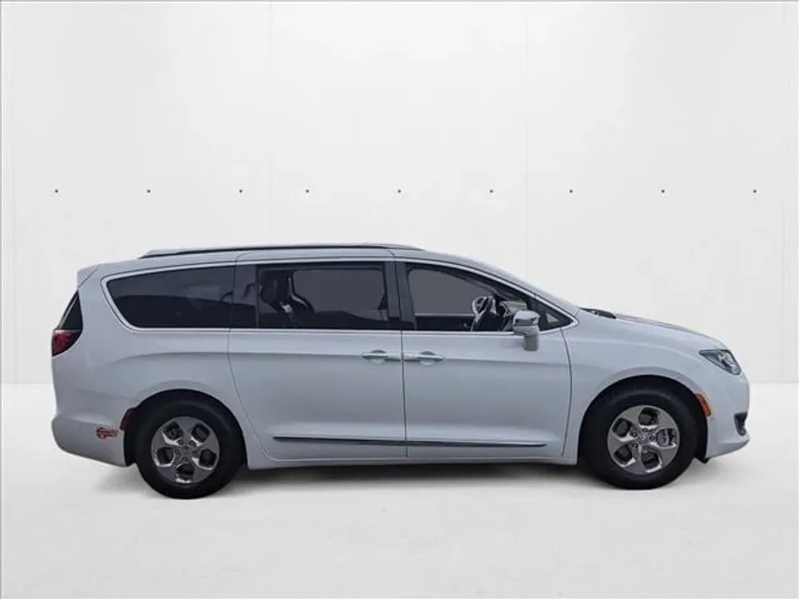 2018 Chrysler Pacifica Hybrid Limited photo 1