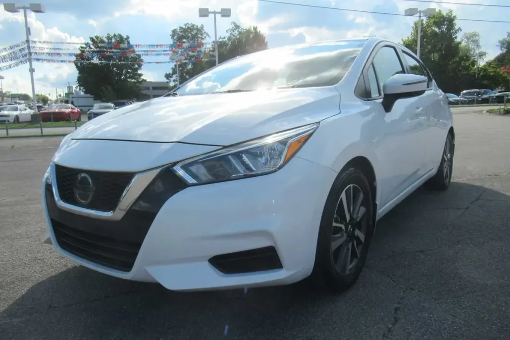 2021 Nissan Versa SV photo 1