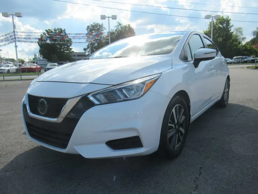 2021 Nissan Versa SV photo 1