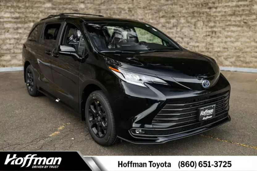 2025 Toyota Sienna Woodland Edition photo 1