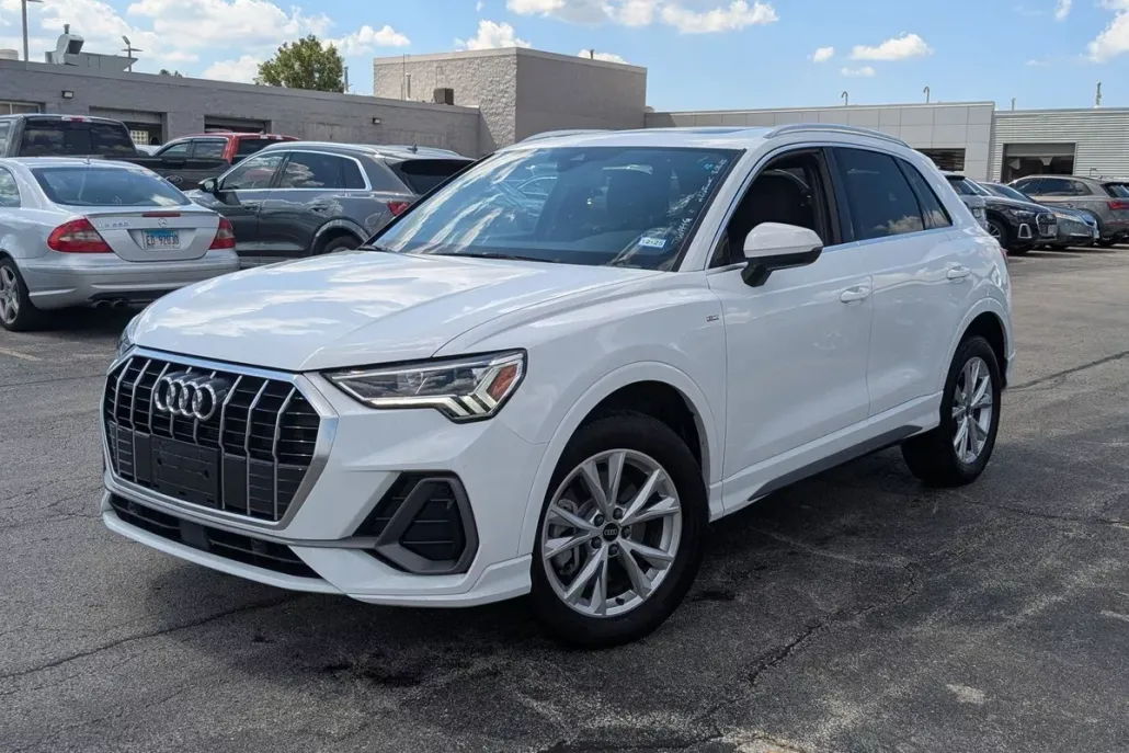 2024 Audi Q3 S line Premium photo 1