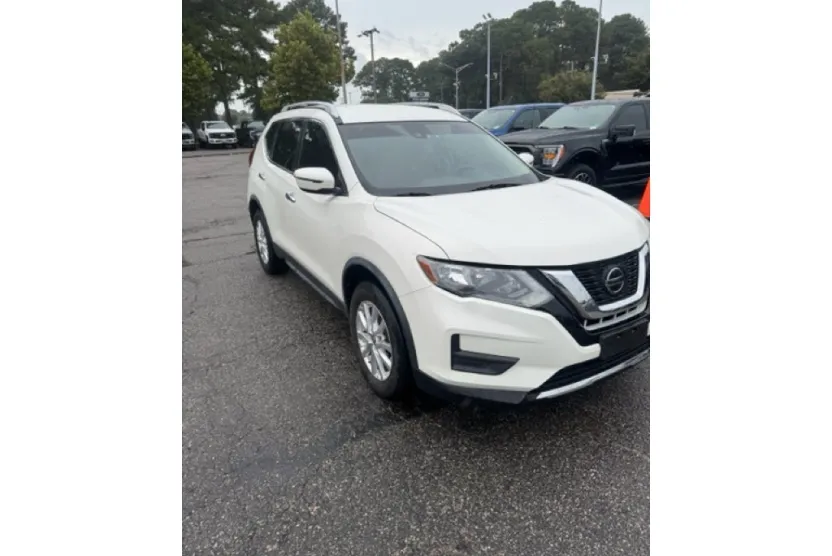 2020 Nissan Rogue SV photo 1