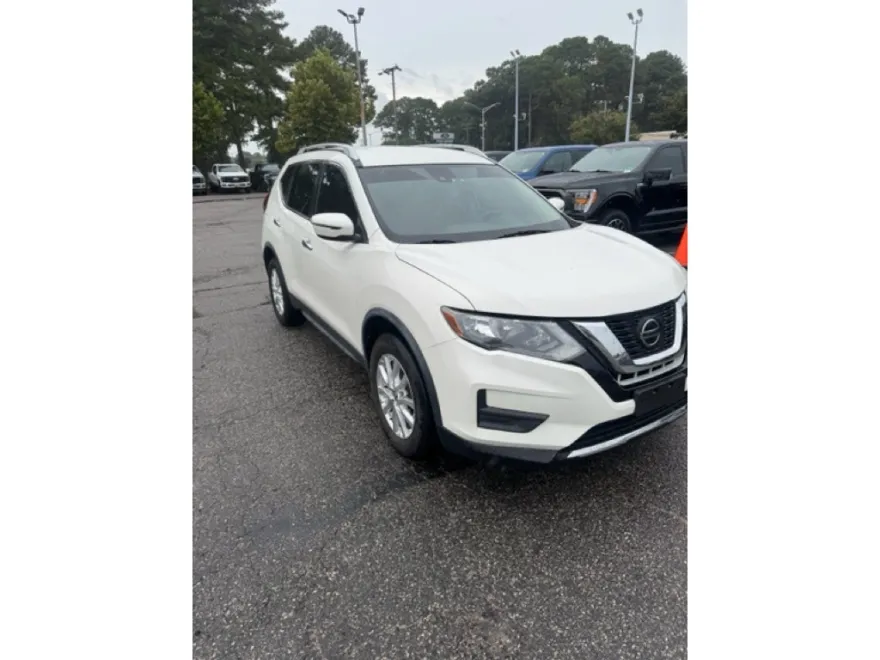 2020 Nissan Rogue SV photo 1