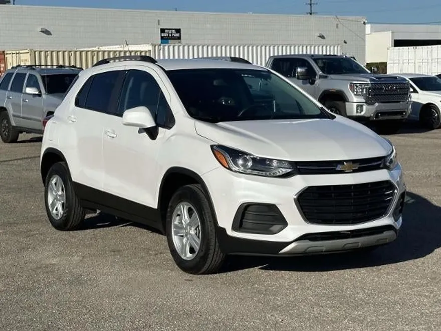 2022 Chevrolet Trax LT photo 1