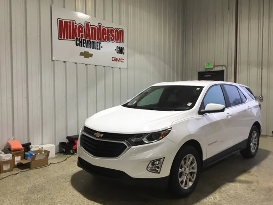 2021 Chevrolet Equinox LT photo 1