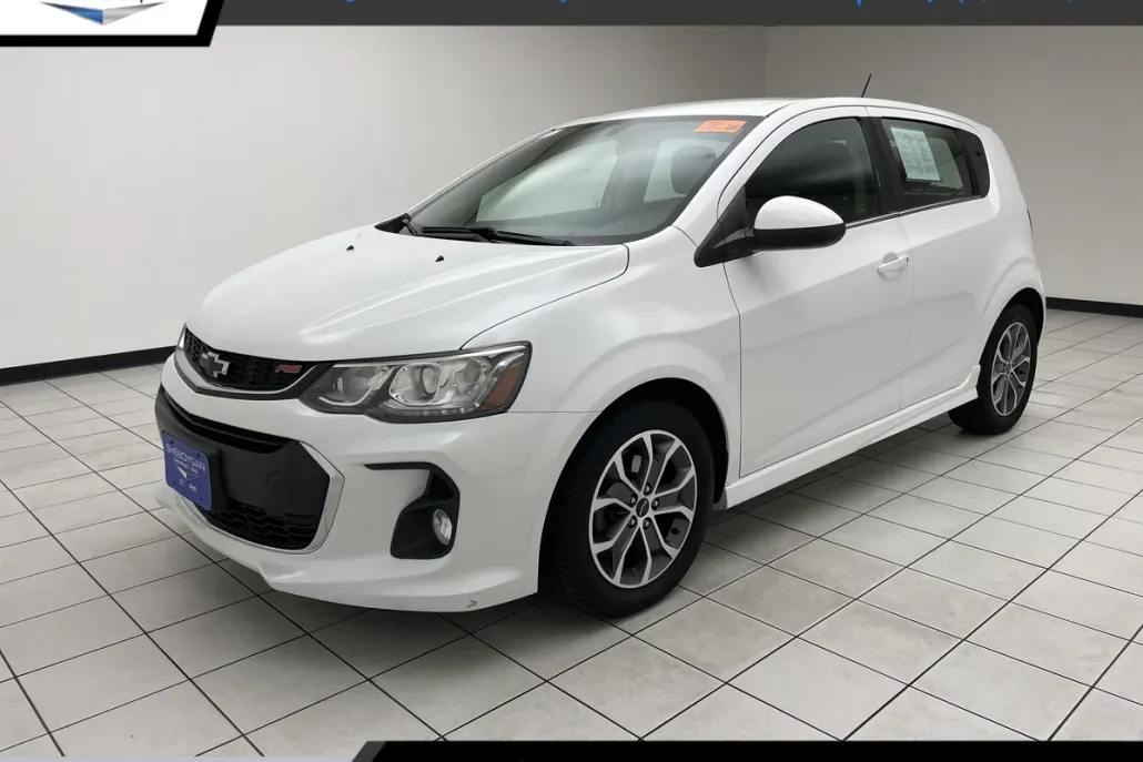 2019 Chevrolet Sonic LT photo 1