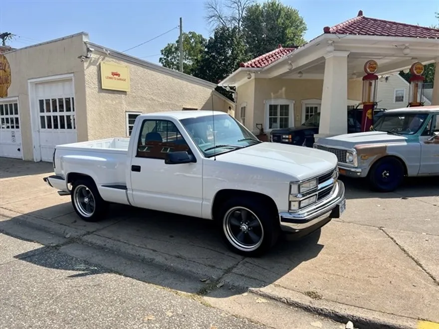 1998 Chevrolet Silverado photo 1