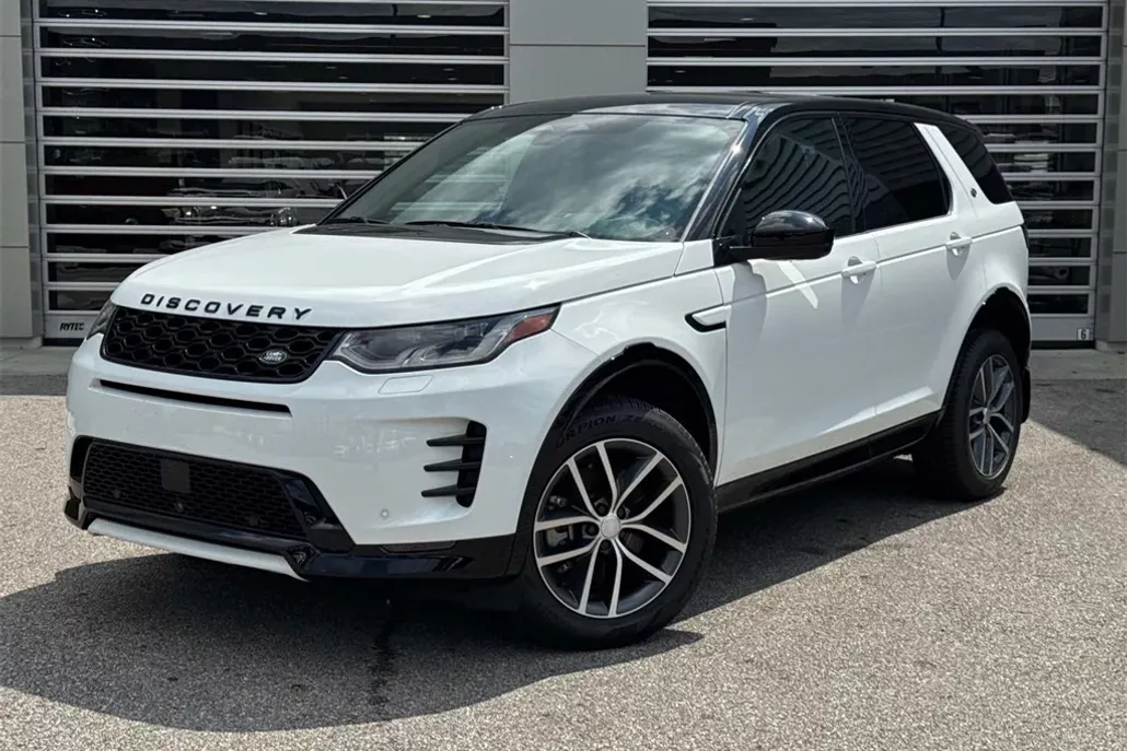 2024 Land Rover Discovery Sport SE photo 1