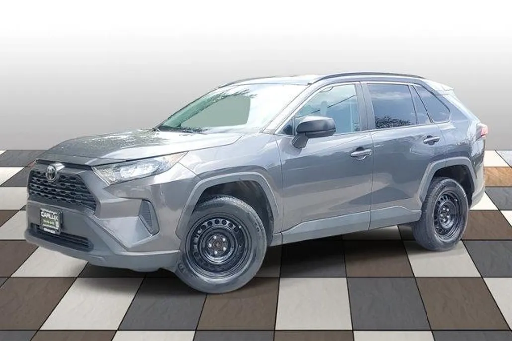 2021 Toyota RAV4 LE photo 1