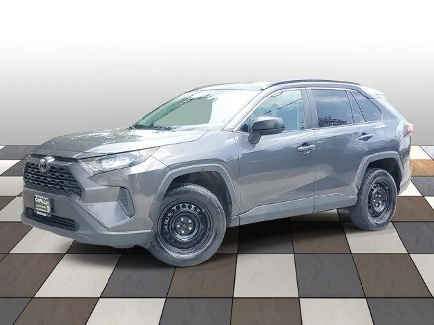 2021 Toyota RAV4 LE photo 1