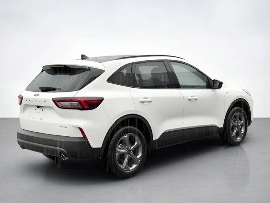2025 Ford Escape ST-Line photo 1