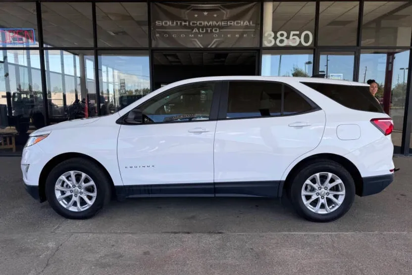 2020 Chevrolet Equinox LS photo 1