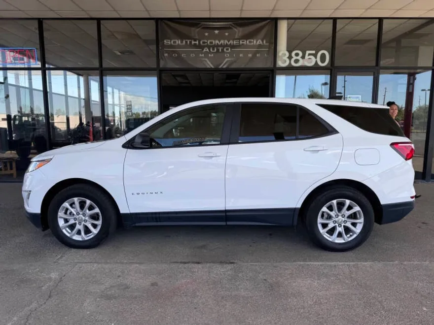 2020 Chevrolet Equinox LS photo 1