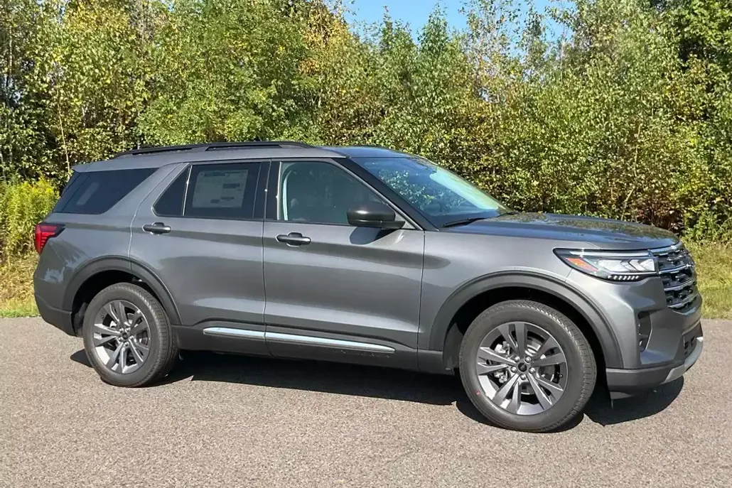 2025 Ford Explorer photo 1