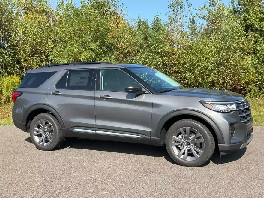 2025 Ford Explorer photo 1