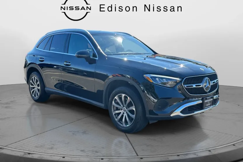 2024 Mercedes Benz GLC 300 4MATIC photo 1